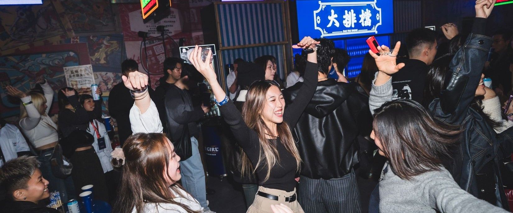 The Iconic “Blue Girl Dai Pai Dong” Returns to the AIA Carnival